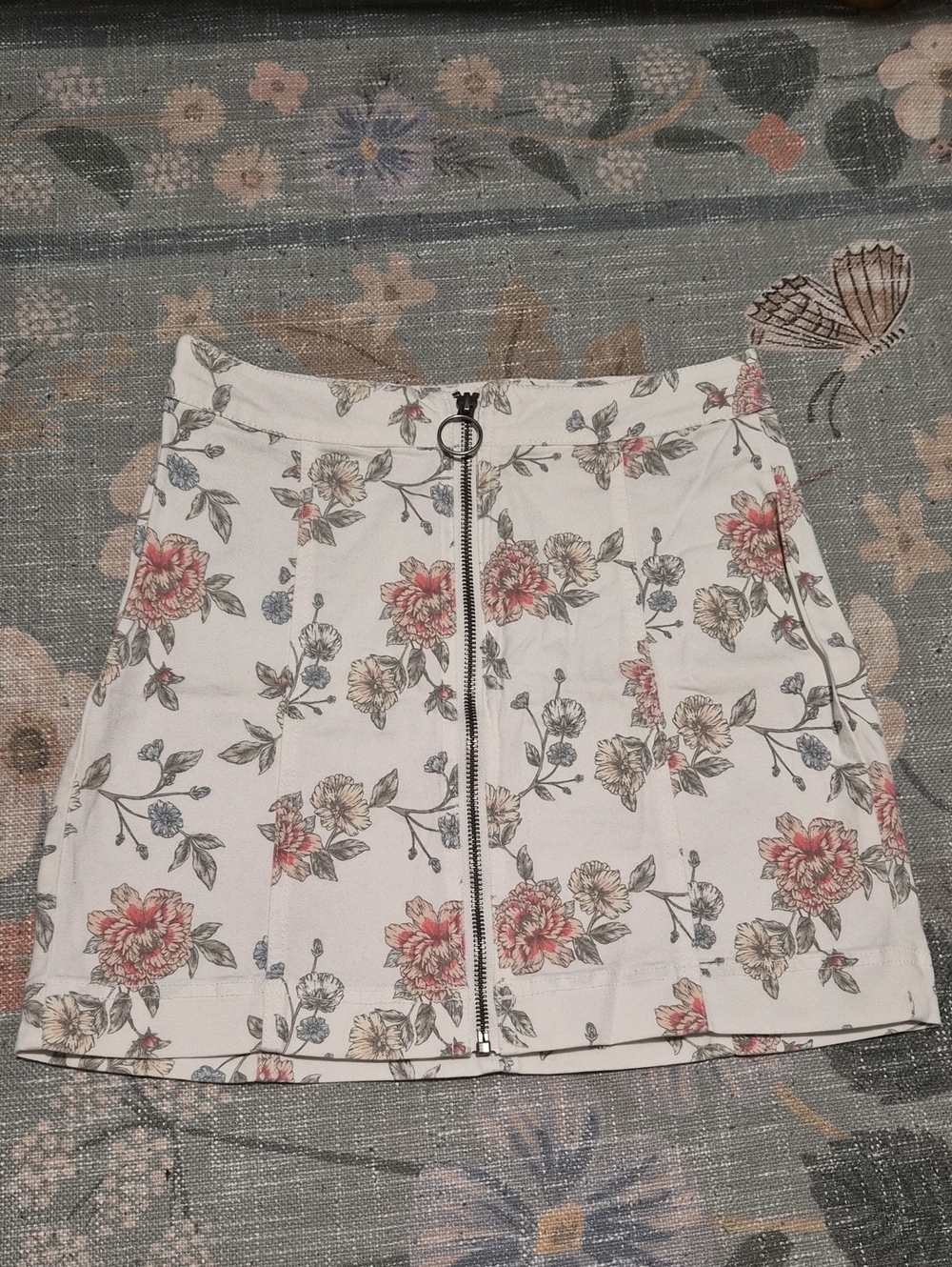 Tinseltown White Floral Front-Zip Mini Skirt
